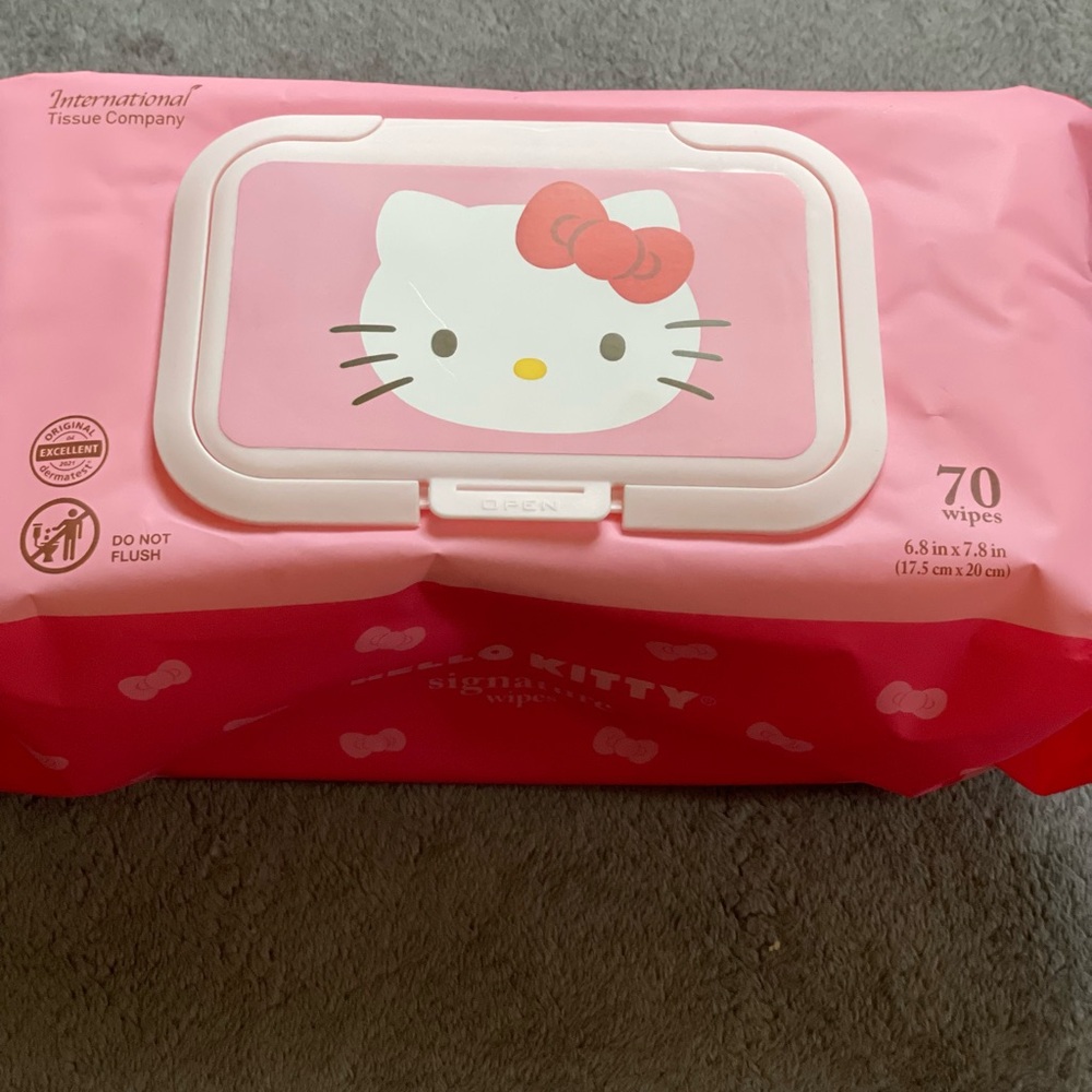 Hello Kitty Wipes - Picture 3 of 3